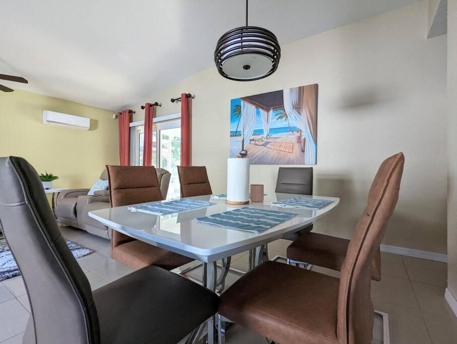 3bed & 2bath Couple Minutes From Siesta Key & Downtown * Sarasota