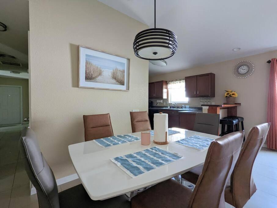 3bed & 2bath Couple Minutes From Siesta Key & Downtown Sarasota