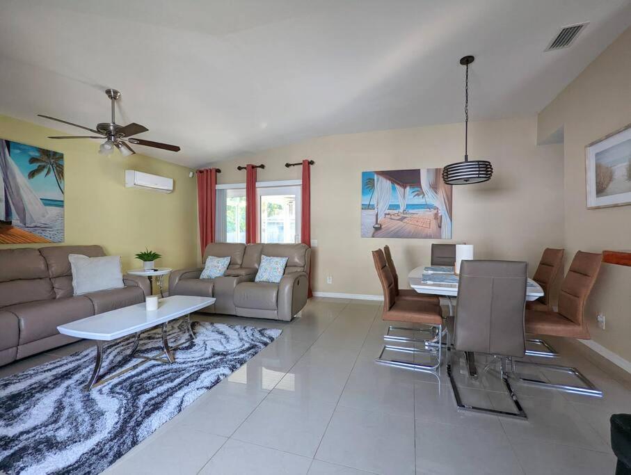 3bed & 2bath Couple Minutes From Siesta Key & Downtown Hébergement de vacances