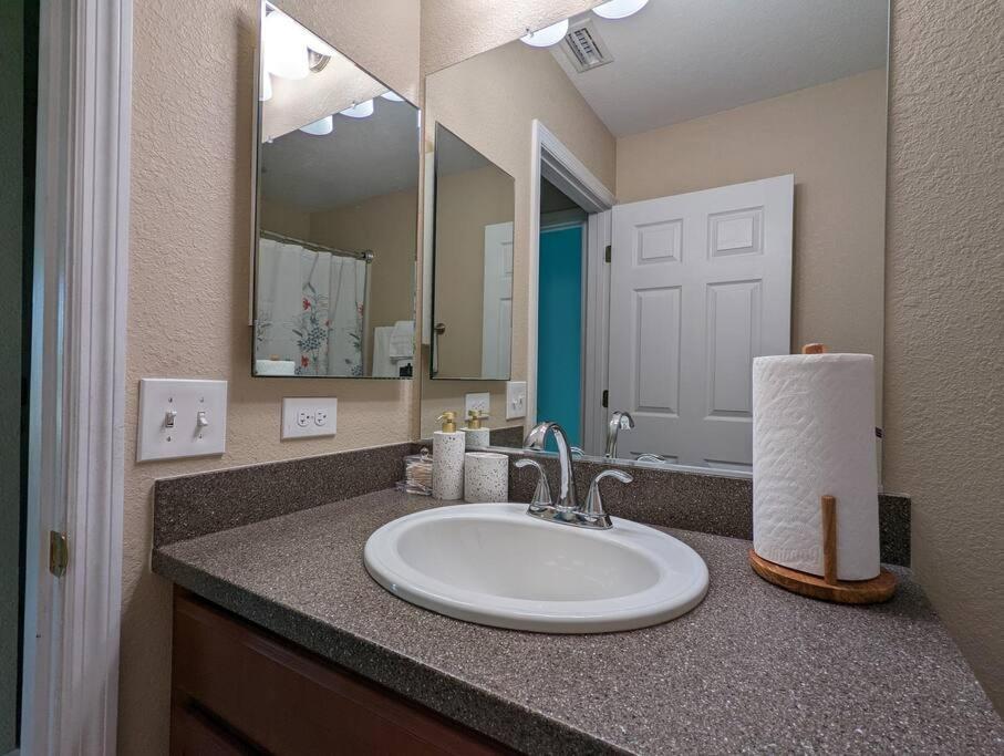 3bed & 2bath Couple Minutes From Siesta Key & Downtown Hébergement de vacances Sarasota